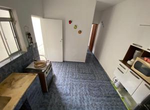 a small kitchen with a stove and a window at Hostel 5C - Itanhaém in Itanhaém +21 photos