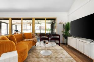 a living room with a couch and a tv at The Palm Royale in Austin