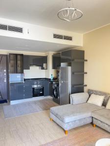 A kitchen or kitchenette at AlDau Heights Apartments
