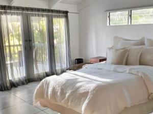 Katil atau katil-katil dalam bilik di Beach front luxury spacious villa 2 bedroom