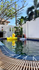 Bazén v ubytování Sunshine villa Near beach Private Pool nebo v jeho okolí