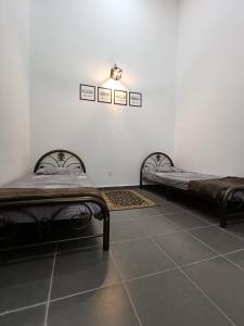 Postel nebo postele na pokoji v ubytování Homestay faleeq