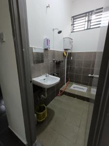 Koupelna v ubytování Homestay faleeq + 31 fotografií