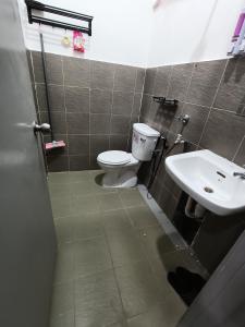 Koupelna v ubytování Homestay faleeq