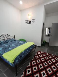Postel nebo postele na pokoji v ubytování Homestay faleeq