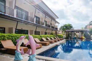 Bazén v ubytování Phangan Island View - SHA Extra Plus nebo v jeho okolí