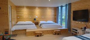 Postel nebo postele na pokoji v ubytování 鉄木彩虹小屋