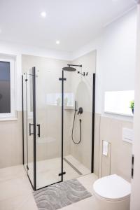 Ένα μπάνιο στο Stylisches Premium Apartment am Hellweg mit Komfort und WLAN inklusive