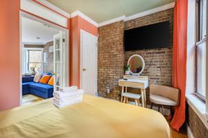 Postel nebo postele na pokoji v ubytování 2 Bedroom Home Unit In Lower Manhattan