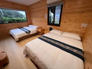 Postel nebo postele na pokoji v ubytování 鉄木彩虹小屋