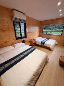 Postel nebo postele na pokoji v ubytování 鉄木彩虹小屋