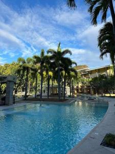 Bazén v ubytování Pico De Loro Room Rate nebo v jeho okolí