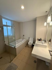 Koupelna v ubytování Pico De Loro Room Rate