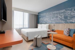 Postel nebo postele na pokoji v ubytování Holiday Inn Express Rayong + 31 fotografií