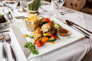 Jedzenie w hotelu lub w pobliżu