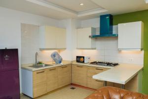 Kuchyň nebo kuchyňský kout v ubytování Luxury 1BHK Apartment In Bahria Town