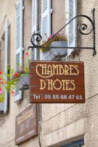 a sign on the side of a building that reads chambres phones at Maison Bellachonne in Bellac