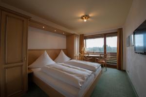 Postel nebo postele na pokoji v ubytování Hotel St. Ulrich Garni