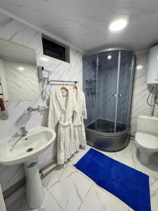 Ένα μπάνιο στο Орлиное гнездо