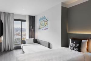 Posteľ alebo postele v izbe v ubytovaní Moxy Barcelona