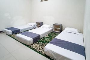 Postel nebo postele na pokoji v ubytování RedDoorz at RRR Guesthouse Mataram