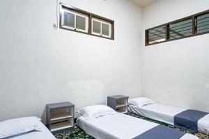 Fotografie z fotogalerie ubytování RedDoorz at RRR Guesthouse Mataram v destinaci Tjakranegara