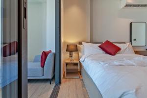 Ένα ή περισσότερα κρεβάτια σε δωμάτιο στο Edge Central Pattaya Sea view High Floor 23,26