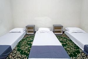 Postel nebo postele na pokoji v ubytování RedDoorz at RRR Guesthouse Mataram