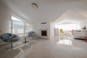 A seating area at Oniro Luxury Villas