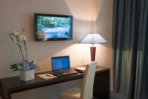 TV a/nebo společenská místnost v ubytování Palace Hotel Legnano