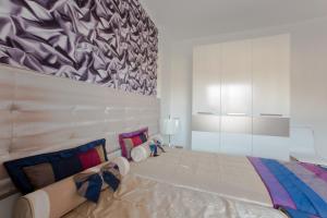 A bed or beds in a room at Oniro Luxury Villas