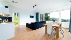 a kitchen and living room with a table and chairs at Wonder Home- blisko szlaków, z trasami i pięknym widokiem in Karpacz