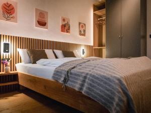 Posteľ alebo postele v izbe v ubytovaní Bergblick Apartment in Zentrumsnähe mit Garage