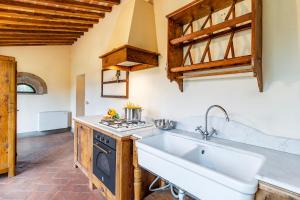 Η κουζίνα ή μικρή κουζίνα στο Family Tuscany Villa with private pool - Happy Rentals