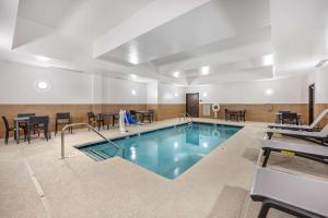 a large pool with chairs and a tables and chairs at Comfort Inn & Suites Nashville Bellevue in Bellevue