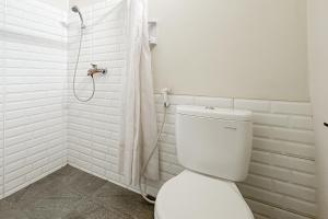 Ένα μπάνιο στο MYHOME Blora Mitra RedDoorz