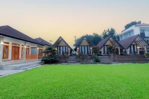 Сад в Zoya Rinjani villa
