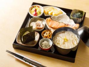 旅館の敷地内または近くでの食事または食べ物
