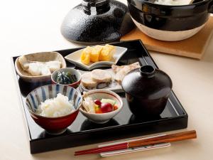 旅館の敷地内または近くでの食事または食べ物