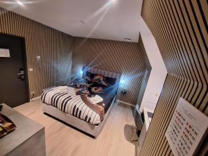 Ein Bett oder Betten in einem Zimmer der Unterkunft Waregem Hotel A