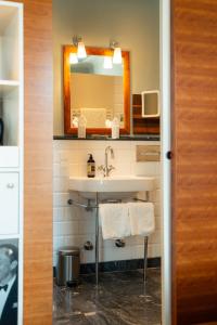 Bilik mandi di Boutique & Design Hotel AUERSPERG