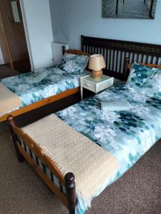 two beds sitting next to each other in a room at Jamaed Court in George