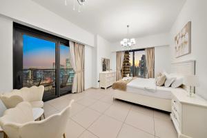 Galerija fotografija objekta FIRST CLASS 2BR Mesmerizing Views u Dubaiju