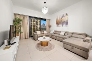 Galerija fotografija objekta FIRST CLASS 2BR Mesmerizing Views u Dubaiju