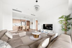 Galerija fotografija objekta FIRST CLASS 2BR Mesmerizing Views u Dubaiju