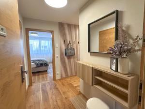 Fotografie z fotogalerie ubytování "THREE" - Premium Apartments Seekirchen, modern, zentral gelegen v destinaci Seekirchen am Wallersee