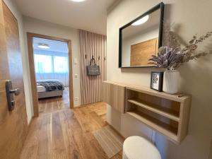 Postel nebo postele na pokoji v ubytování "THREE" - Premium Apartments Seekirchen, modern, zentral gelegen