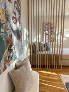 Postel nebo postele na pokoji v ubytování "THREE" - Premium Apartments Seekirchen, modern, zentral gelegen