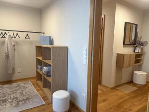 Koupelna v ubytování "THREE" - Premium Apartments Seekirchen, modern, zentral gelegen + 37 fotografií