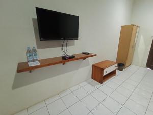 Yokima Beach Hotel TV 또는 엔터테인먼트 센터
